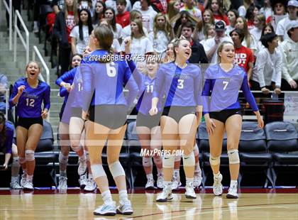 Thumbnail 1 in Lorena vs. Gunter (UIL Volleyball 3A Semifinals) photogallery.