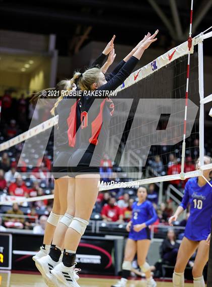Thumbnail 2 in Lorena vs. Gunter (UIL Volleyball 3A Semifinals) photogallery.