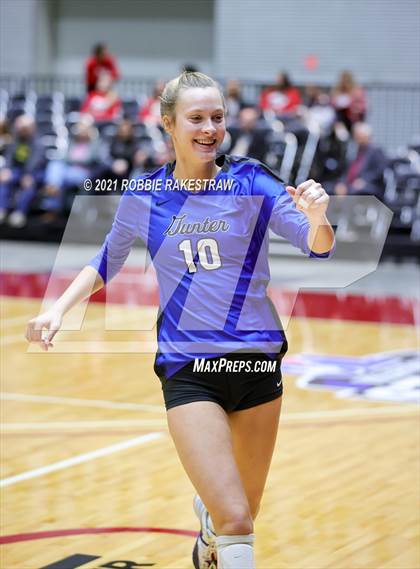 Thumbnail 1 in Lorena vs. Gunter (UIL Volleyball 3A Semifinals) photogallery.
