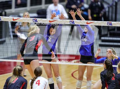 Thumbnail 2 in Lorena vs. Gunter (UIL Volleyball 3A Semifinals) photogallery.