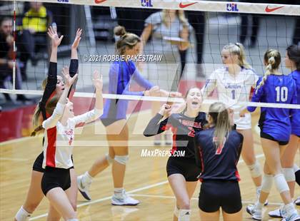 Thumbnail 1 in Lorena vs. Gunter (UIL Volleyball 3A Semifinals) photogallery.