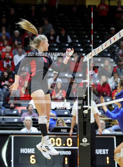 Thumbnail 2 in Lorena vs. Gunter (UIL Volleyball 3A Semifinals) photogallery.