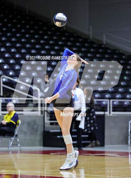 Thumbnail 1 in Lorena vs. Gunter (UIL Volleyball 3A Semifinals) photogallery.