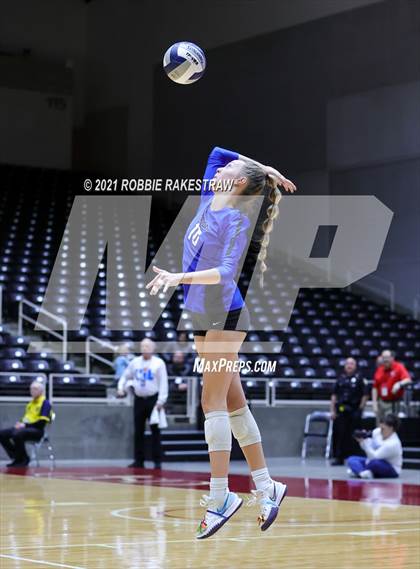 Thumbnail 2 in Lorena vs. Gunter (UIL Volleyball 3A Semifinals) photogallery.