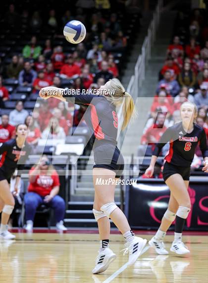 Thumbnail 1 in Lorena vs. Gunter (UIL Volleyball 3A Semifinals) photogallery.