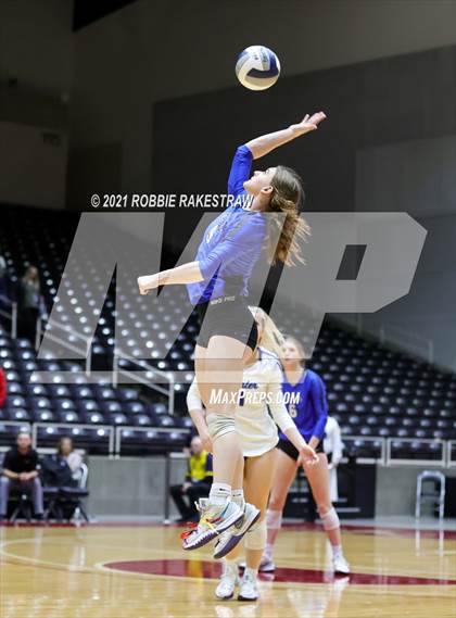 Thumbnail 3 in Lorena vs. Gunter (UIL Volleyball 3A Semifinals) photogallery.