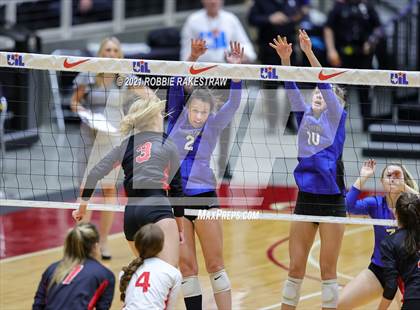 Thumbnail 3 in Lorena vs. Gunter (UIL Volleyball 3A Semifinals) photogallery.