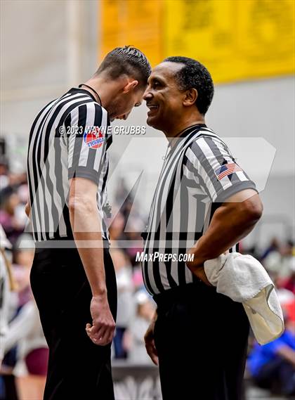 Thumbnail 2 in Jefferson vs. Hooks (UIL 3A Region Quarterfinal Playoff) photogallery.