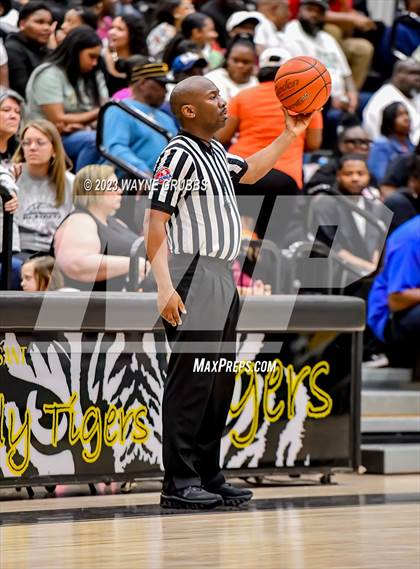 Thumbnail 3 in Jefferson vs. Hooks (UIL 3A Region Quarterfinal Playoff) photogallery.