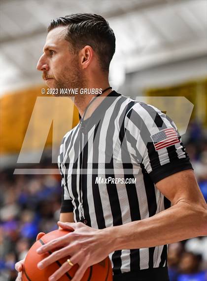 Thumbnail 2 in Jefferson vs. Hooks (UIL 3A Region Quarterfinal Playoff) photogallery.