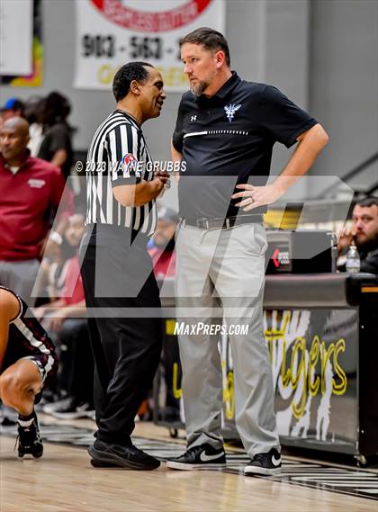 Thumbnail 2 in Jefferson vs. Hooks (UIL 3A Region Quarterfinal Playoff) photogallery.