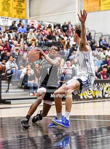 Thumbnail 2 in Jefferson vs. Hooks (UIL 3A Region Quarterfinal Playoff) photogallery.