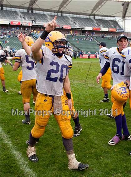 Thumbnail 1 in Madison vs. Escalon (CIF State D3 Final) photogallery.