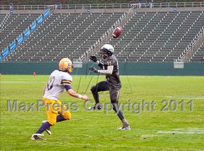 Thumbnail 3 in Madison vs. Escalon (CIF State D3 Final) photogallery.