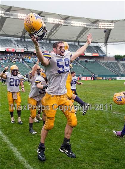 Thumbnail 2 in Madison vs. Escalon (CIF State D3 Final) photogallery.