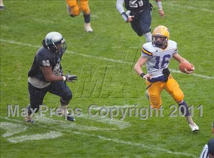 Thumbnail 3 in Madison vs. Escalon (CIF State D3 Final) photogallery.