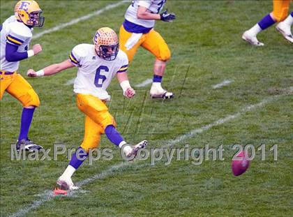 Thumbnail 3 in Madison vs. Escalon (CIF State D3 Final) photogallery.