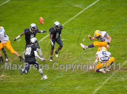 Thumbnail 2 in Madison vs. Escalon (CIF State D3 Final) photogallery.