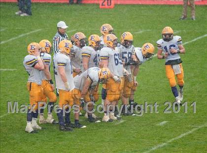 Thumbnail 1 in Madison vs. Escalon (CIF State D3 Final) photogallery.