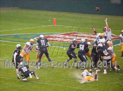 Thumbnail 1 in Madison vs. Escalon (CIF State D3 Final) photogallery.