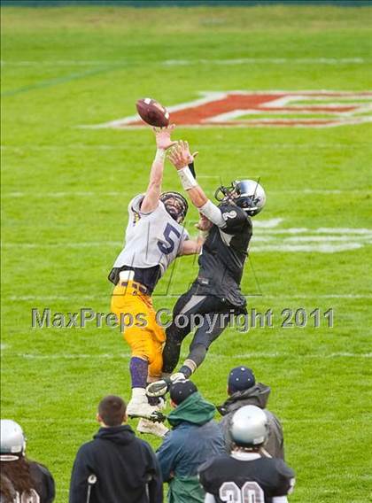 Thumbnail 1 in Madison vs. Escalon (CIF State D3 Final) photogallery.