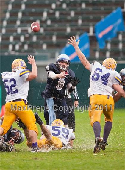 Thumbnail 1 in Madison vs. Escalon (CIF State D3 Final) photogallery.