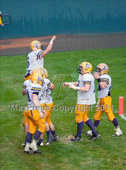 Thumbnail 2 in Madison vs. Escalon (CIF State D3 Final) photogallery.