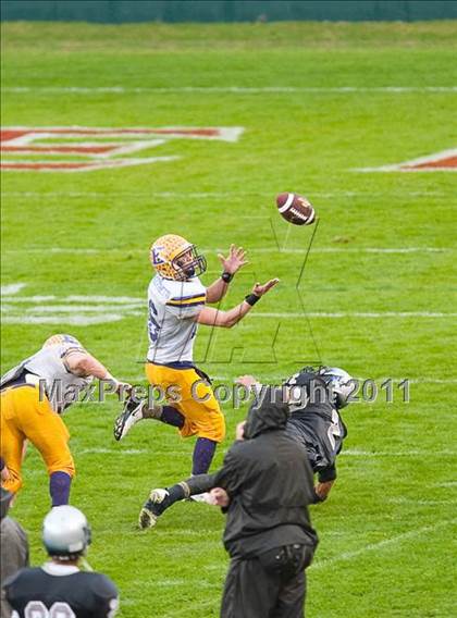 Thumbnail 1 in Madison vs. Escalon (CIF State D3 Final) photogallery.