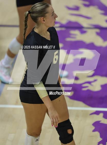 Thumbnail 1 in Calhoun vs. Walton photogallery.