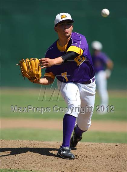 Thumbnail 2 in Hilmar vs. Escalon (CIF SJS D5 Final) photogallery.