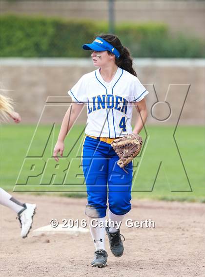 Thumbnail 1 in Linden vs. Ripon (CIF SJS D5 Final) photogallery.