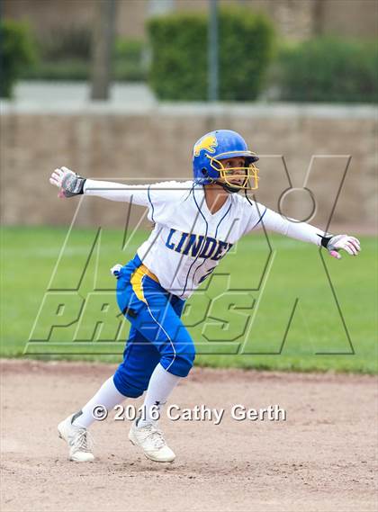 Thumbnail 2 in Linden vs. Ripon (CIF SJS D5 Final) photogallery.