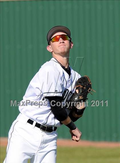 Thumbnail 3 in Newman Smith vs. Guyer (Scotland Yard Classic) photogallery.