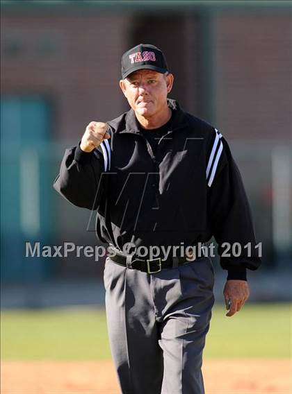 Thumbnail 1 in Newman Smith vs. Guyer (Scotland Yard Classic) photogallery.
