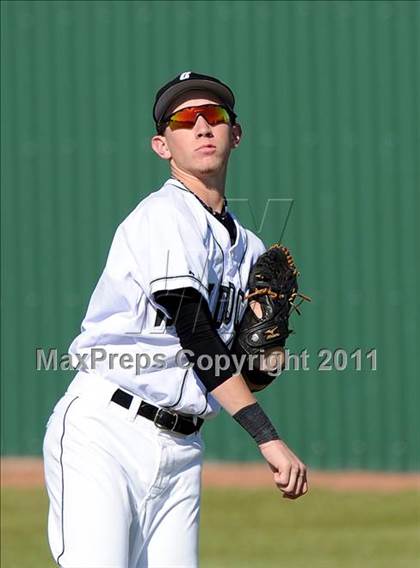 Thumbnail 1 in Newman Smith vs. Guyer (Scotland Yard Classic) photogallery.