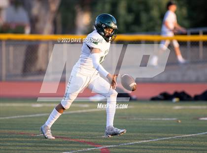 Thumbnail 2 in Royal @ Simi Valley photogallery.