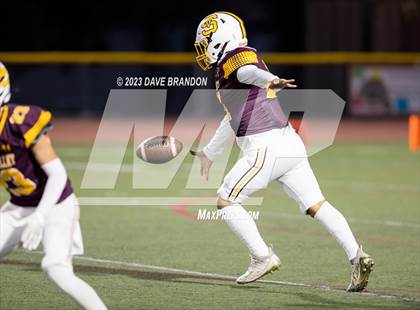 Thumbnail 2 in Royal @ Simi Valley photogallery.