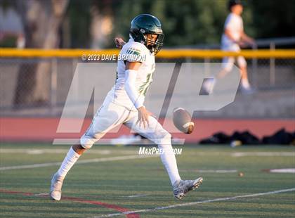 Thumbnail 3 in Royal @ Simi Valley photogallery.