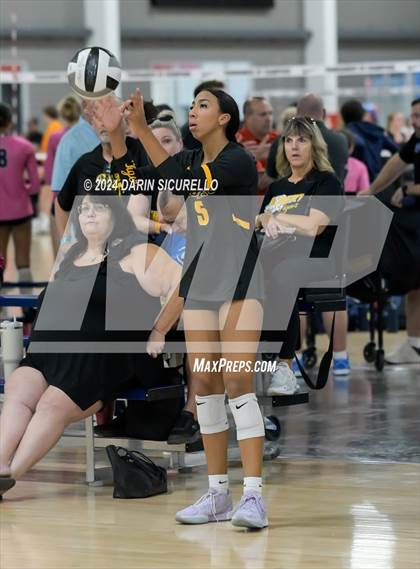 Thumbnail 1 in Ontario Christian vs Gilbert (Nike TOC Southwest) photogallery.