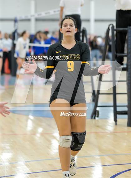Thumbnail 2 in Ontario Christian vs Gilbert (Nike TOC Southwest) photogallery.