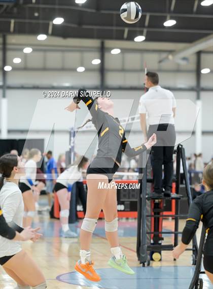 Thumbnail 2 in Ontario Christian vs Gilbert (Nike TOC Southwest) photogallery.