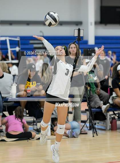 Thumbnail 3 in Ontario Christian vs Gilbert (Nike TOC Southwest) photogallery.