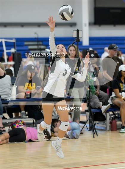 Thumbnail 2 in Ontario Christian vs Gilbert (Nike TOC Southwest) photogallery.
