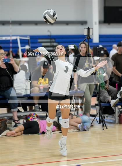 Thumbnail 1 in Ontario Christian vs Gilbert (Nike TOC Southwest) photogallery.