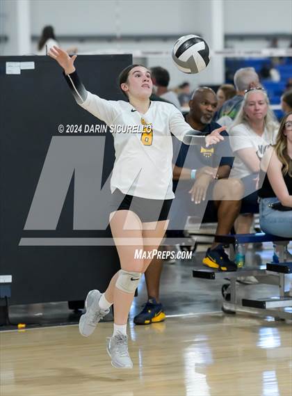 Thumbnail 3 in Ontario Christian vs Gilbert (Nike TOC Southwest) photogallery.