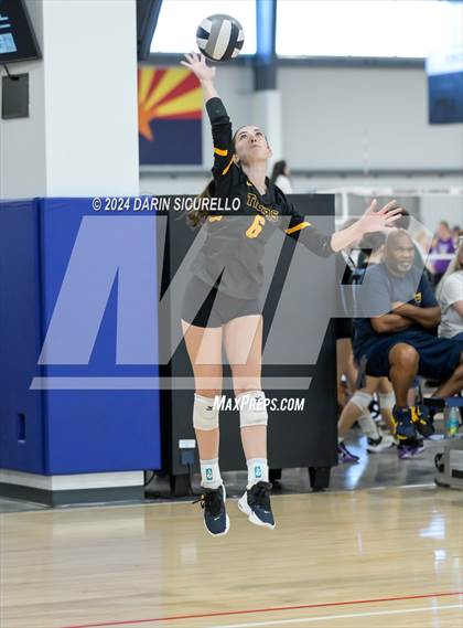 Thumbnail 1 in Ontario Christian vs Gilbert (Nike TOC Southwest) photogallery.