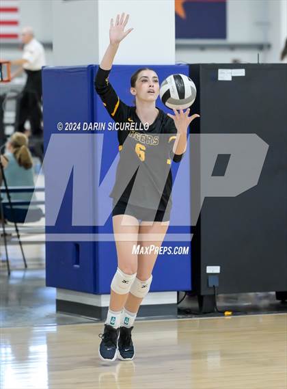 Thumbnail 2 in Ontario Christian vs Gilbert (Nike TOC Southwest) photogallery.