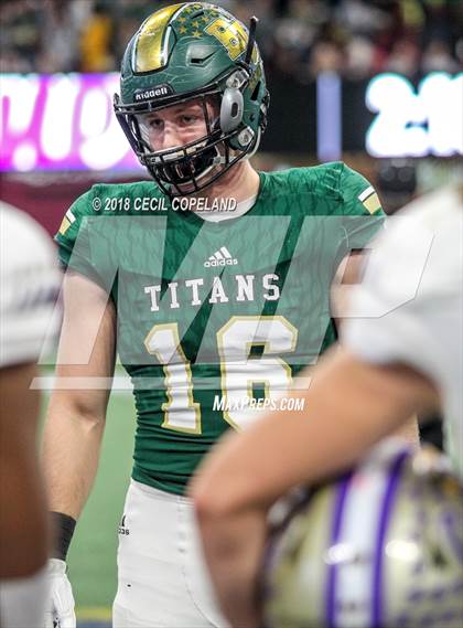 Thumbnail 2 in Cartersville vs. Blessed Trinity (GHSA Class 4A Championship) photogallery.