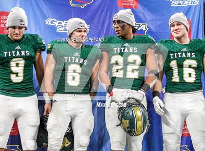 Thumbnail 2 in Cartersville vs. Blessed Trinity (GHSA Class 4A Championship) photogallery.