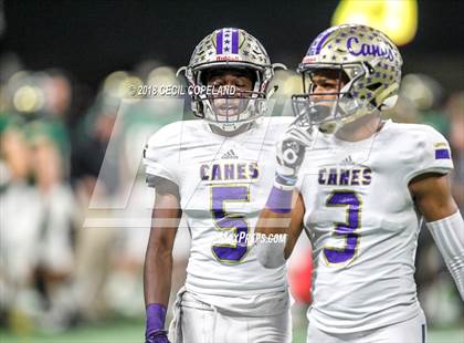 Thumbnail 3 in Cartersville vs. Blessed Trinity (GHSA Class 4A Championship) photogallery.